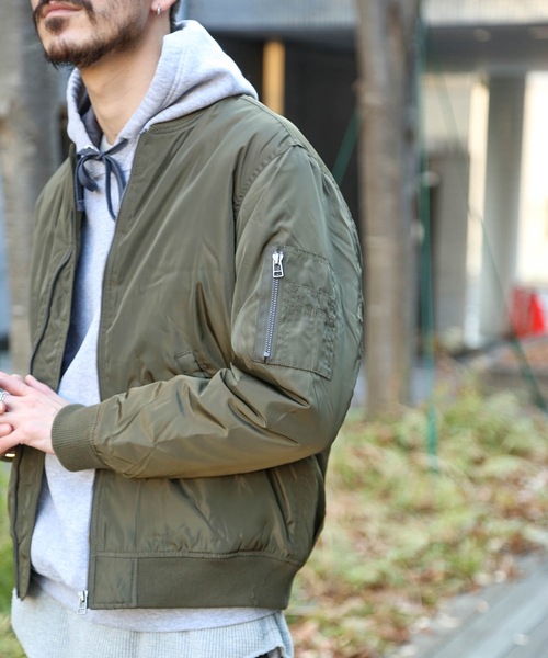 Blue Standard (ブルースタンダード)の「【BLUE STANDARD】中綿MA-1 中綿入り(MA-1・メンズ・チャコールグレー/ブラック/カーキ/ネイビー・MEDIUM/LARGE/X-LARGE/XX-LARGE)」の22枚目の写真