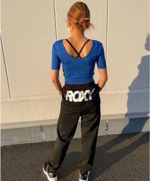 ROXY（ロキシー）の「FLAP PANT/ロキシー ボトムス バックプリント パンツ フィットネス ジム ヨガ ランニング　ルームウェア・ワンマイルウェアにも（その他パンツ・レディース・ブラック/ブルー/ホワイト・SMALL/MEDIUM/LARGE）」の2枚目の写真