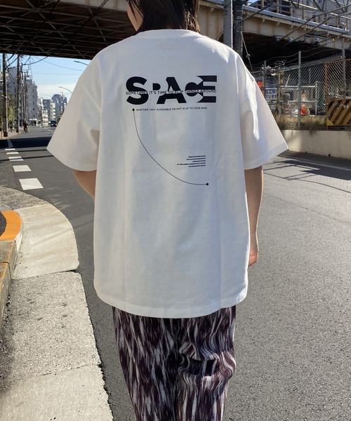 PBLIM（ページボーイリム）の「【PAGEBOYLIM】スペースロゴT（Tシャツ/カットソー・レディース・オフホワイト/ブラック/イエロー・MEDIUM/LARGE）」の17枚目の写真