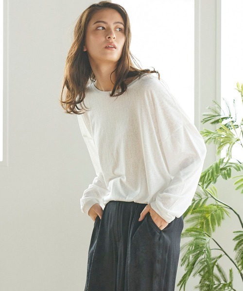 LIPSTAR（リップスター）の「【セット商品】シアープルオーバー＆キャミソール（Tシャツ/カットソー・レディース・オフホワイト/ブラック/ブルー・M）」の2枚目の写真