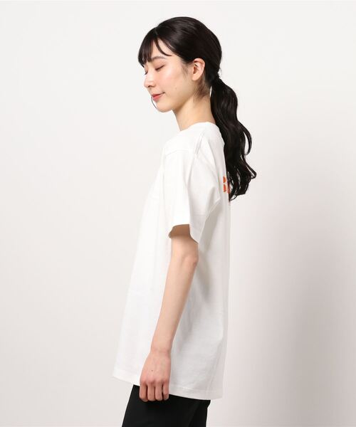 SPINNS（スピンズ）の「アソートロゴバックプリントTシャツ（Tシャツ/カットソー・レディース・ホワイト×レッド/ホワイト×グリーン/ホワイト×ブルー/ホワイト×ブラック/ホワイト系その他・ONESIZE）」の13枚目の写真