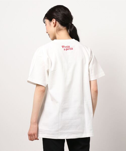 SPINNS（スピンズ）の「アソートロゴバックプリントTシャツ（Tシャツ/カットソー・レディース・ホワイト×レッド/ホワイト×グリーン/ホワイト×ブルー/ホワイト×ブラック/ホワイト系その他・ONESIZE）」の12枚目の写真