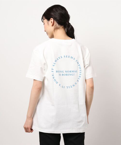 SPINNS（スピンズ）の「アソートロゴバックプリントTシャツ（Tシャツ/カットソー・レディース・ホワイト×レッド/ホワイト×グリーン/ホワイト×ブルー/ホワイト×ブラック/ホワイト系その他・ONESIZE）」の8枚目の写真