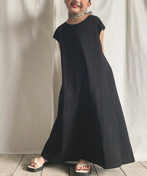 GAP（ギャップ）の「コットン スリーブレス ドレス（ワンピース・キッズ・ブラック/グレー/ベージュ・L/XXL/M/XS/S/XL）」の2枚目の写真