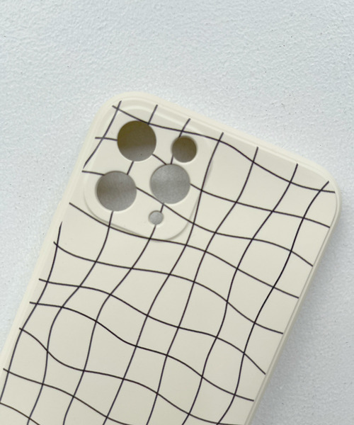 SANSeLF（サンセルフ）の「ラインアートiPhoneケース【SANSeLF】smc17s1（スマホケース/カバー・レディース・ホワイト・F/A/J/N/O/D/I/Q/P/R/U/V/T/X/W/Z/Y/iPhone 15 Plus/iPhone 15 Pro Max/iPhone 15/iPhone 15 Pro）」の3枚目の写真