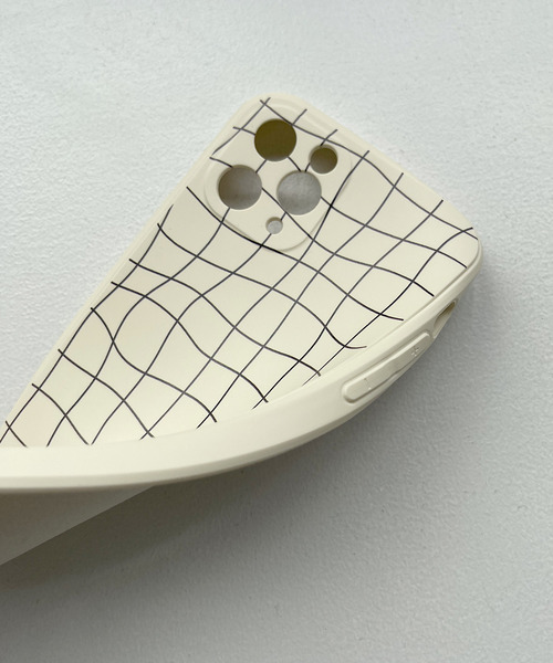 SANSeLF（サンセルフ）の「ラインアートiPhoneケース【SANSeLF】smc17s1（スマホケース/カバー・レディース・ホワイト・F/A/J/N/O/D/I/Q/P/R/U/V/T/X/W/Z/Y/iPhone 15 Plus/iPhone 15 Pro Max/iPhone 15/iPhone 15 Pro）」の4枚目の写真