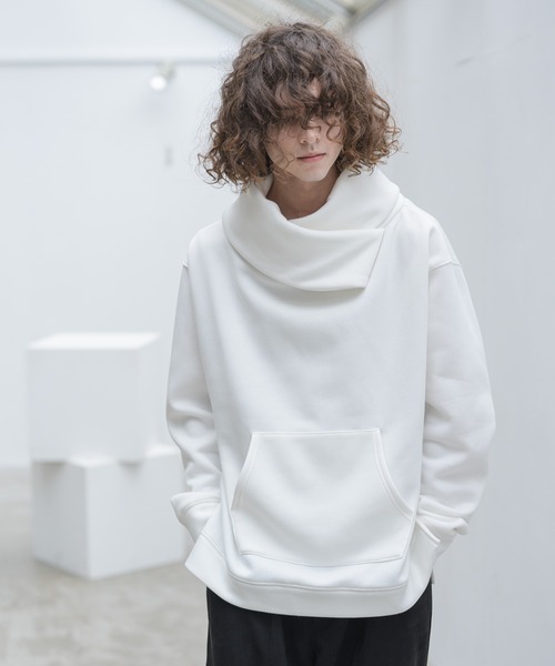 CASPER JOHN（キャスパージョン）の「Volume Neck Sweat/ボリュームネックスウェット（スウェット・メンズ・ホワイト/チャコールグレー/ブラック/ベージュ・SMALL/MEDIUM/LARGE）」の2枚目の写真