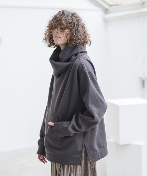 CASPER JOHN（キャスパージョン）の「Volume Neck Sweat/ボリュームネックスウェット（スウェット・メンズ・ホワイト/チャコールグレー/ブラック/ベージュ・SMALL/MEDIUM/LARGE）」の4枚目の写真