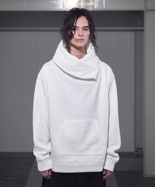 CASPER JOHN（キャスパージョン）の「Volume Neck Sweat/ボリュームネックスウェット（スウェット・メンズ・ホワイト/チャコールグレー/ブラック/ベージュ・SMALL/MEDIUM/LARGE）」の6枚目の写真