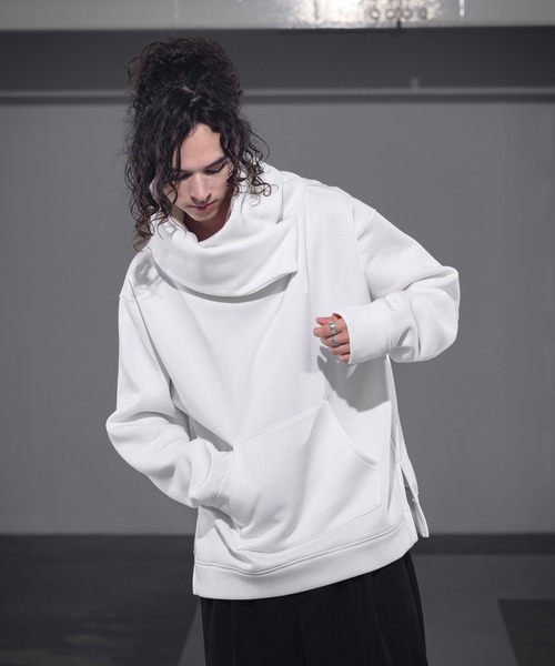 CASPER JOHN（キャスパージョン）の「Volume Neck Sweat/ボリュームネックスウェット（スウェット・メンズ・ホワイト/チャコールグレー/ブラック/ベージュ・SMALL/MEDIUM/LARGE）」の7枚目の写真