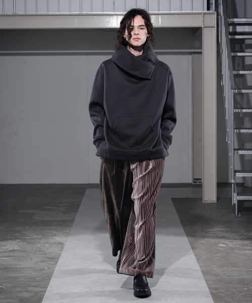 CASPER JOHN（キャスパージョン）の「Volume Neck Sweat/ボリュームネックスウェット（スウェット・メンズ・ホワイト/チャコールグレー/ブラック/ベージュ・SMALL/MEDIUM/LARGE）」の15枚目の写真