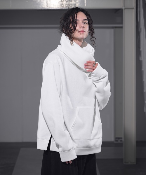 CASPER JOHN（キャスパージョン）の「Volume Neck Sweat/ボリュームネックスウェット（スウェット・メンズ・ホワイト/チャコールグレー/ブラック/ベージュ・SMALL/MEDIUM/LARGE）」の9枚目の写真