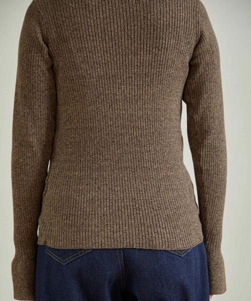 forksy.(フォルクシー)の「【forksy.】メランジスリットスリーブタートルニット(ニット/セーター・レディース・ネイビー/ブラウン/グリーン/ワイン・FREE)」の8枚目の写真