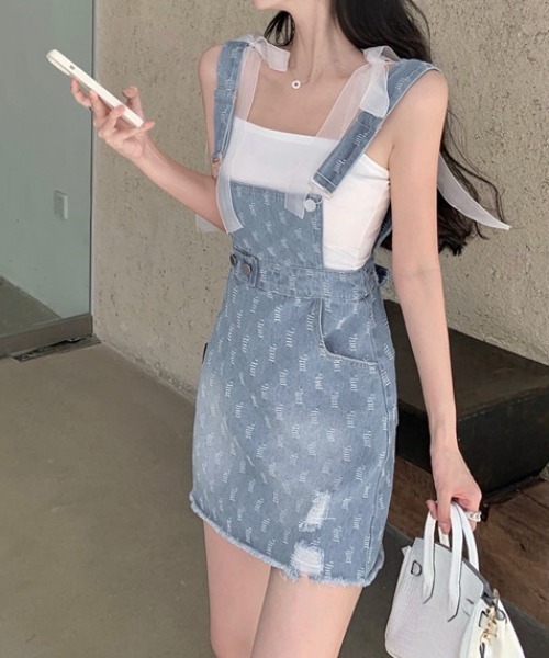 KOR（ケーオーアール）の「ダメージ加工 ステッチ総柄 デニムサロペットスカート ショルダーリボンキャミソールセット（サロペット/オーバーオール・レディース・ブラック/ブルー・S/M/L）」の13枚目の写真