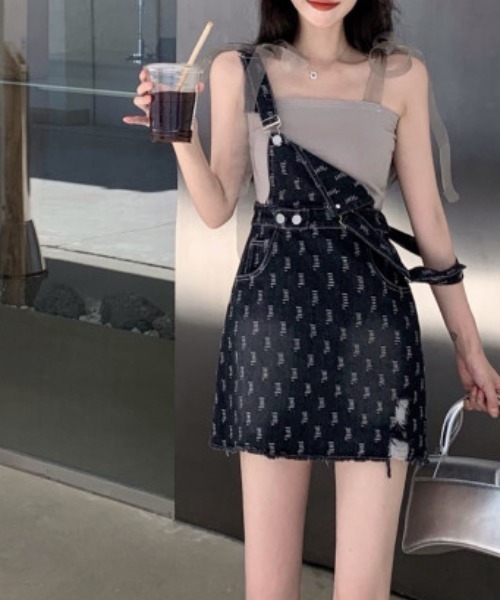 KOR（ケーオーアール）の「ダメージ加工 ステッチ総柄 デニムサロペットスカート ショルダーリボンキャミソールセット（サロペット/オーバーオール・レディース・ブラック/ブルー・S/M/L）」の7枚目の写真