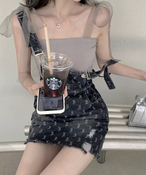 KOR（ケーオーアール）の「ダメージ加工 ステッチ総柄 デニムサロペットスカート ショルダーリボンキャミソールセット（サロペット/オーバーオール・レディース・ブラック/ブルー・S/M/L）」の5枚目の写真