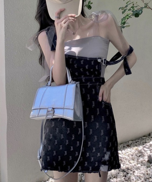 KOR（ケーオーアール）の「ダメージ加工 ステッチ総柄 デニムサロペットスカート ショルダーリボンキャミソールセット（サロペット/オーバーオール・レディース・ブラック/ブルー・S/M/L）」の18枚目の写真