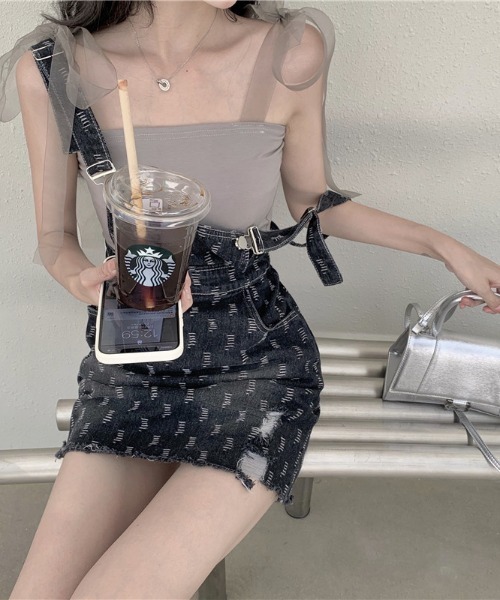 KOR（ケーオーアール）の「ダメージ加工 ステッチ総柄 デニムサロペットスカート ショルダーリボンキャミソールセット（サロペット/オーバーオール・レディース・ブラック/ブルー・S/M/L）」の6枚目の写真