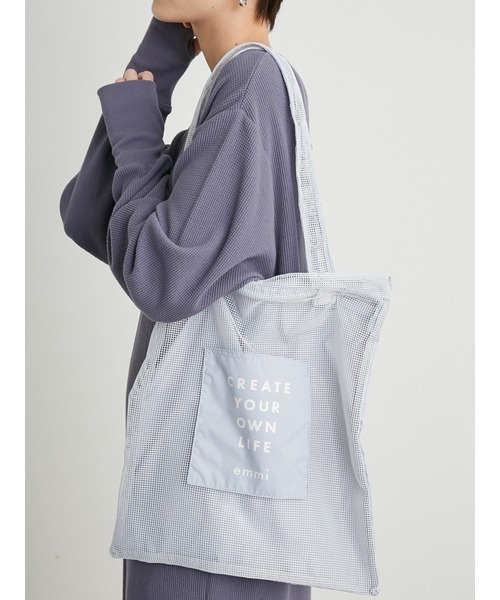 emmi（エミ）の「【emmi yoga】メッシュトート（ショルダーバッグ・レディース・サックスブルー/ホワイト/ベージュ・FREE）」の3枚目の写真