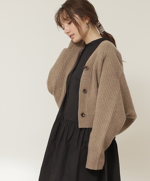 N.(N. Natural Beauty Basic)(エヌエヌナチュラルビューティーベーシック)の「◆片畦ラムウールニットカーディガン(カーディガン/ボレロ・レディース・チャコールグレー/ベージュ/オフホワイト/イエロー・MEDIUM)」の4枚目の写真