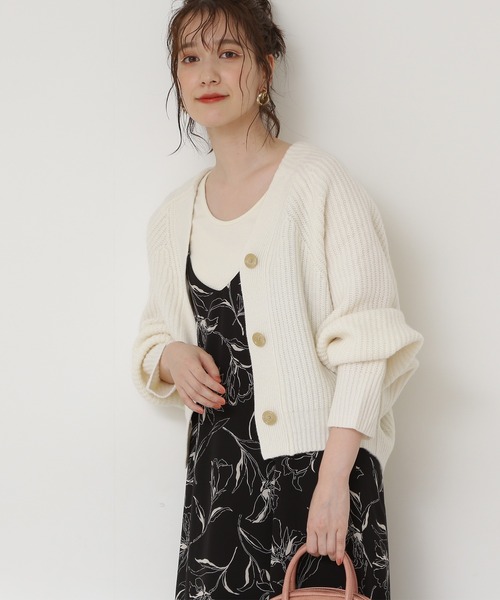 N.(N. Natural Beauty Basic)(エヌエヌナチュラルビューティーベーシック)の「◆片畦ラムウールニットカーディガン(カーディガン/ボレロ・レディース・チャコールグレー/ベージュ/オフホワイト/イエロー・MEDIUM)」の2枚目の写真