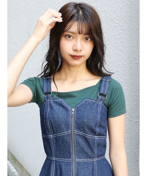 MURUA(ムルーア)の「アシメデコルテリブトップス(Tシャツ/カットソー・レディース・ブラック/グリーン/ベージュ/モカ・FREE)」の4枚目の写真