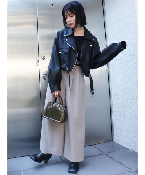 MURUA(ムルーア)の「アシメデコルテリブトップス(Tシャツ/カットソー・レディース・ブラック/グリーン/ベージュ/モカ・FREE)」の5枚目の写真