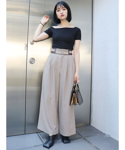 MURUA(ムルーア)の「アシメデコルテリブトップス(Tシャツ/カットソー・レディース・ブラック/グリーン/ベージュ/モカ・FREE)」の6枚目の写真