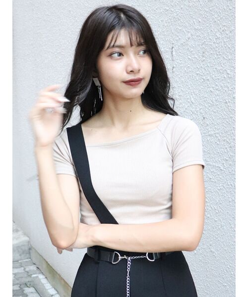 MURUA(ムルーア)の「アシメデコルテリブトップス(Tシャツ/カットソー・レディース・ブラック/グリーン/ベージュ/モカ・FREE)」の17枚目の写真