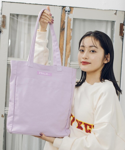 MILKFED.(ミルクフェド)の「BAR AND UNDERLOGO SQUARE TOTE BAG/キャンバス トートバッグ(トートバッグ・レディース・ホワイト/ブラック/ベージュ/パープル/レッド/ピンク/A・ONE SIZE)」の8枚目の写真