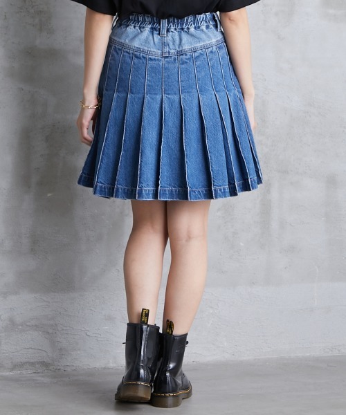 ROSE FAN FAN（ローズファンファン）の「大きいサイズ デニムプリーツミニスカート ローズファンファン（デニムスカート・レディース・ブルー系/ブラック系・4L/5L/L/6L/LL/3L）」の7枚目の写真