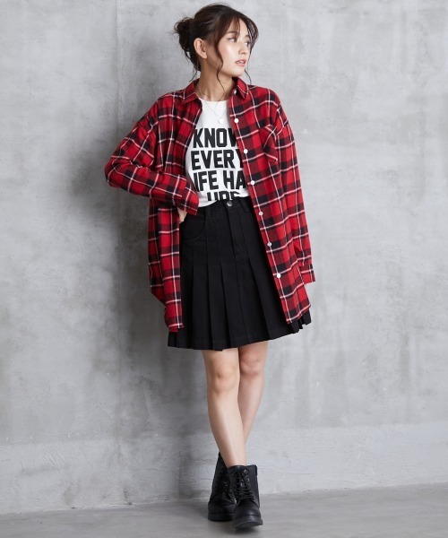 ROSE FAN FAN（ローズファンファン）の「大きいサイズ デニムプリーツミニスカート ローズファンファン（デニムスカート・レディース・ブルー系/ブラック系・4L/5L/L/6L/LL/3L）」の4枚目の写真