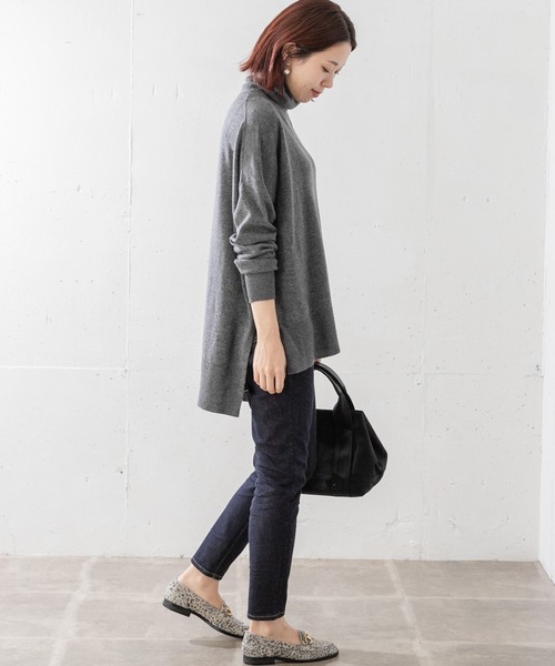 URBAN RESEARCH Sonny Label(アーバンリサーチサニーレーベル)の「ウールカシミヤタートルネックプルオーバー(ニット/セーター・レディース・グレー/オフホワイト/ブルー・FREE)」の4枚目の写真