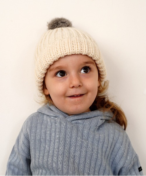 quoti use fith(クゥオティ ユース フィス)の「ニット キャップ(ニットキャップ/ビーニー・キッズ・ホワイト/チャコールグレー/パープル・FREE)」の2枚目の写真