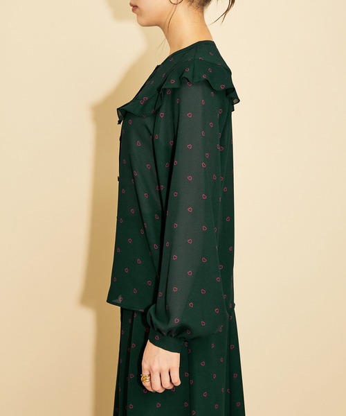 MADEMOISELLE ROPE'(マドモアゼル ロペ)の「【セットアップ対応】ハートプリントビックカラーブラウス(シャツ/ブラウス・レディース・ブラック/モスグリーン・38)」の11枚目の写真