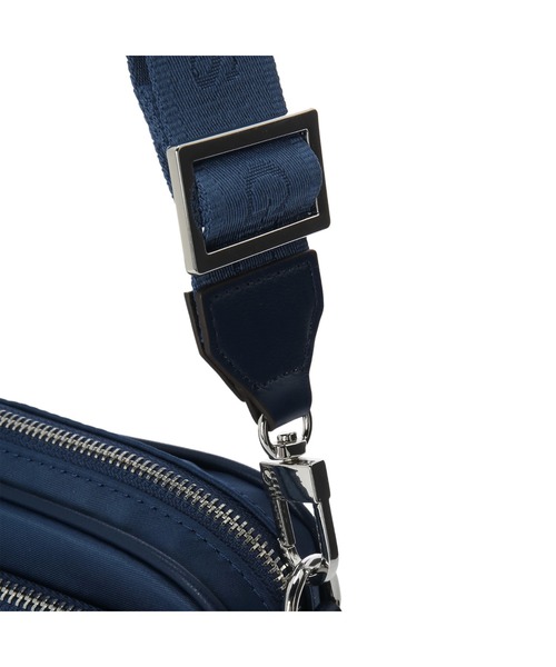 Guess（ゲス）の「LITTLE BAY Crossbody Camera（ショルダーバッグ・レディース・ネイビー/ホワイト・ONE SIZE）」の7枚目の写真