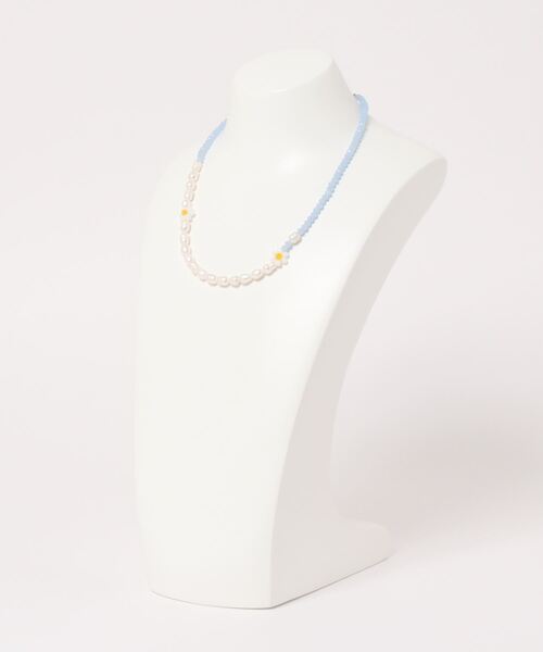 LBC（エルビーシー）の「クリスタルフラワーパールネックレス（ネックレス・レディース・ライトブルー・FREE）」の2枚目の写真