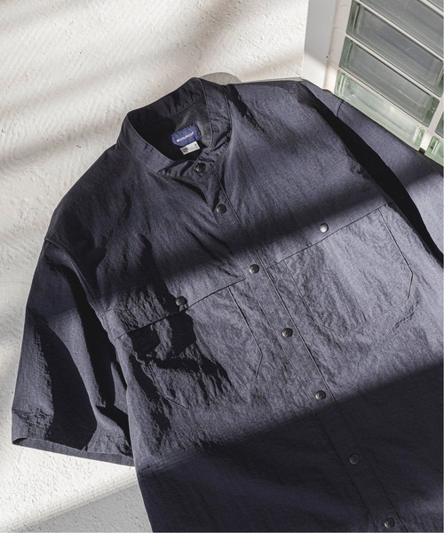 WOOLRICH（ウールリッチ）の「【WOOLRICH / ウールリッチ】別注 バンドカラー スタックシャツ（シャツ/ブラウス・メンズ・ネイビー/ブラック・MEDIUM/LARGE/X-LARGE）」の2枚目の写真