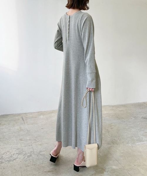 LIAN（リアン）の「サーマルフレアワンピース（ワンピース・レディース・アイボリー/ブラック/ミックスグレー・FREE）」の3枚目の写真