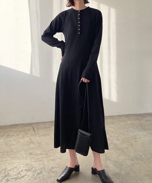 LIAN（リアン）の「サーマルフレアワンピース（ワンピース・レディース・アイボリー/ブラック/ミックスグレー・FREE）」の4枚目の写真