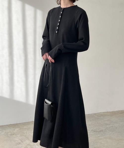 LIAN（リアン）の「サーマルフレアワンピース（ワンピース・レディース・アイボリー/ブラック/ミックスグレー・FREE）」の6枚目の写真