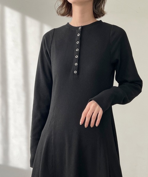 LIAN（リアン）の「サーマルフレアワンピース（ワンピース・レディース・アイボリー/ブラック/ミックスグレー・FREE）」の7枚目の写真