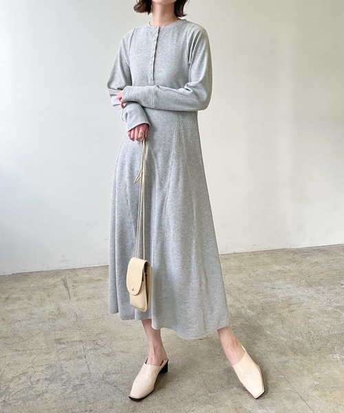 LIAN（リアン）の「サーマルフレアワンピース（ワンピース・レディース・アイボリー/ブラック/ミックスグレー・FREE）」の8枚目の写真