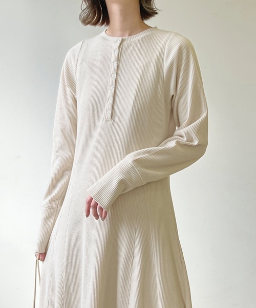 LIAN（リアン）の「サーマルフレアワンピース（ワンピース・レディース・アイボリー/ブラック/ミックスグレー・FREE）」の13枚目の写真