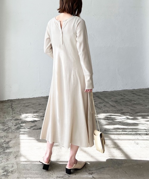 LIAN（リアン）の「サーマルフレアワンピース（ワンピース・レディース・アイボリー/ブラック/ミックスグレー・FREE）」の14枚目の写真