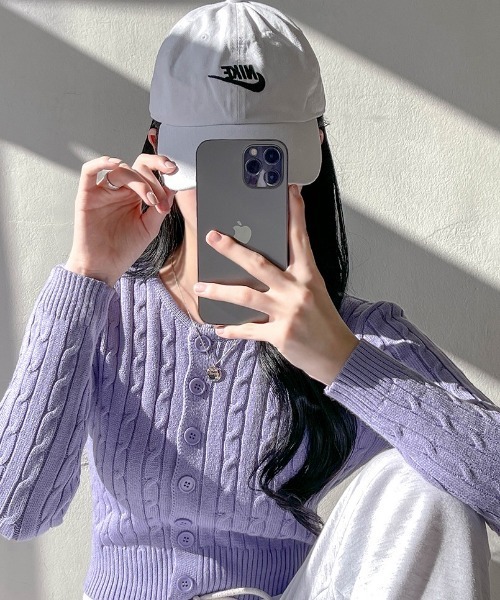 SONA（ソナ）の「SONYUNARA ケーブル編みラウンドネックカーディガン（カーディガン/ボレロ・レディース・ホワイト/ブラック/ライトグリーン/ライトパープル/ピンク・FREE）」の4枚目の写真