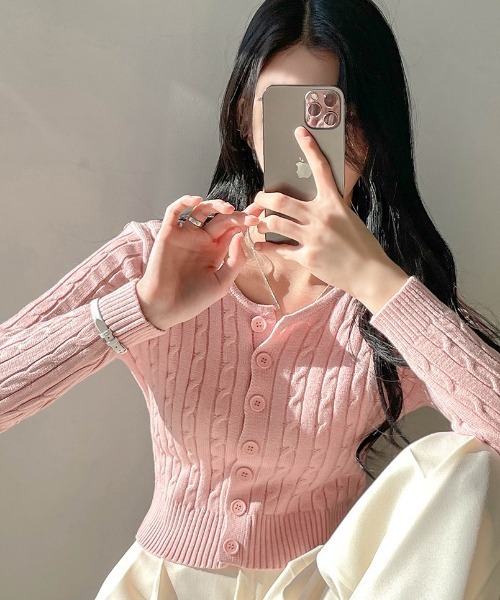 SONA（ソナ）の「SONYUNARA ケーブル編みラウンドネックカーディガン（カーディガン/ボレロ・レディース・ホワイト/ブラック/ライトグリーン/ライトパープル/ピンク・FREE）」の5枚目の写真