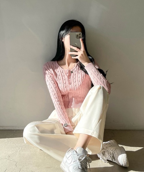 SONA（ソナ）の「SONYUNARA ケーブル編みラウンドネックカーディガン（カーディガン/ボレロ・レディース・ホワイト/ブラック/ライトグリーン/ライトパープル/ピンク・FREE）」の12枚目の写真