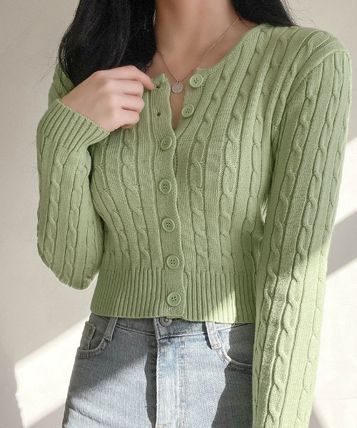 SONA（ソナ）の「SONYUNARA ケーブル編みラウンドネックカーディガン（カーディガン/ボレロ・レディース・ホワイト/ブラック/ライトグリーン/ライトパープル/ピンク・FREE）」の15枚目の写真