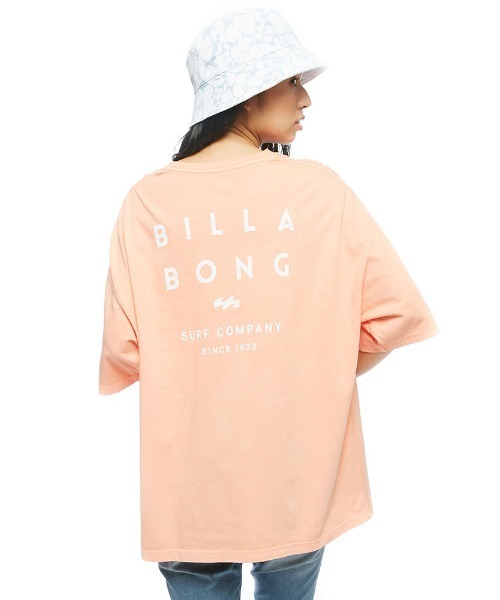 BILLABONG(ビラボン)の「BILLABONG レディース BIG CLEAN LOGO TEE Tシャツ 【2022年春夏モデル】/ビラボン半袖バックプリントTシャツ(Tシャツ/カットソー・レディース・オレンジ系その他/ホワイト/ブラック/ブルー・LARGE/MEDIUM)」の1枚目の写真